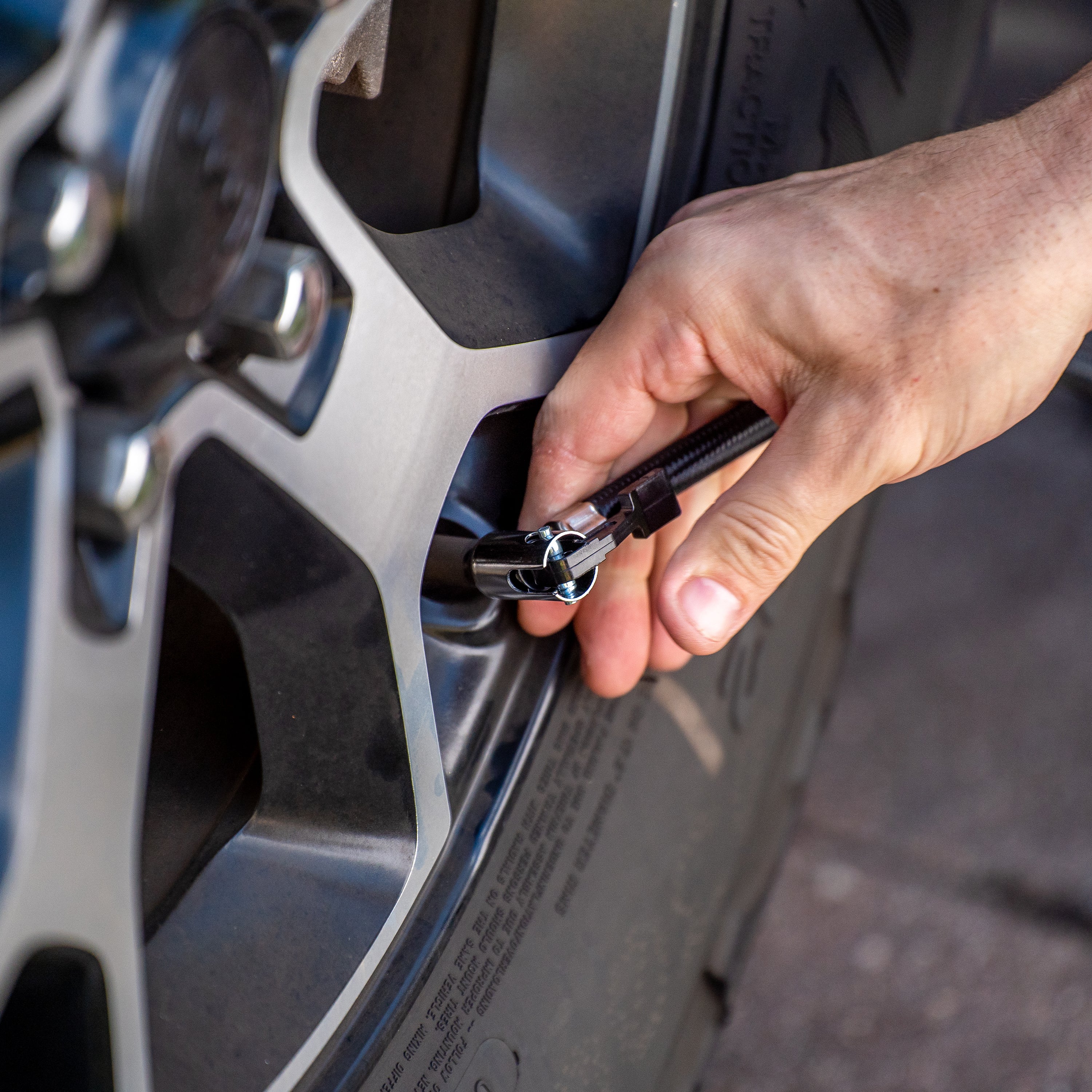 Auto Joe 24-Volt* IONMAX Cordless Portable Air Compressor | W/ 2.0-Ah Battery + Charger - Image 8