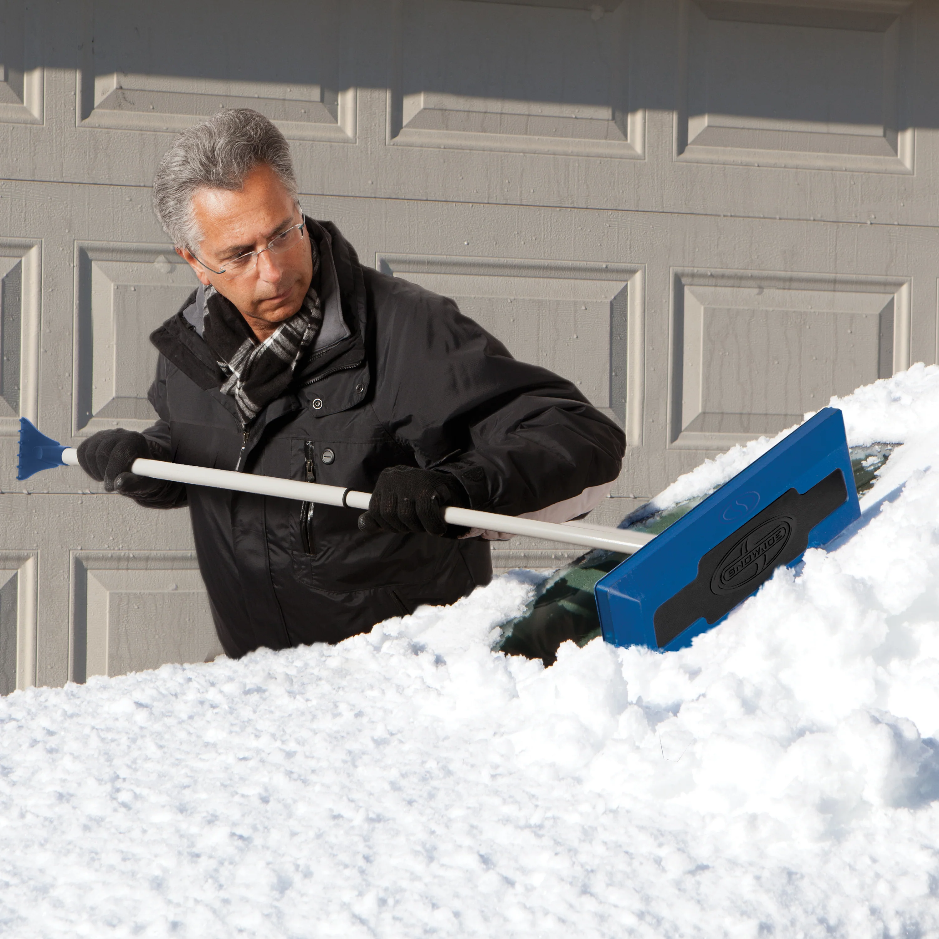 Snow Joe SJBLZD-AZ 2-in-1 Snow Broom with 18-Inch Foam Head + Large Ice Scraper, Blue - Image 5
