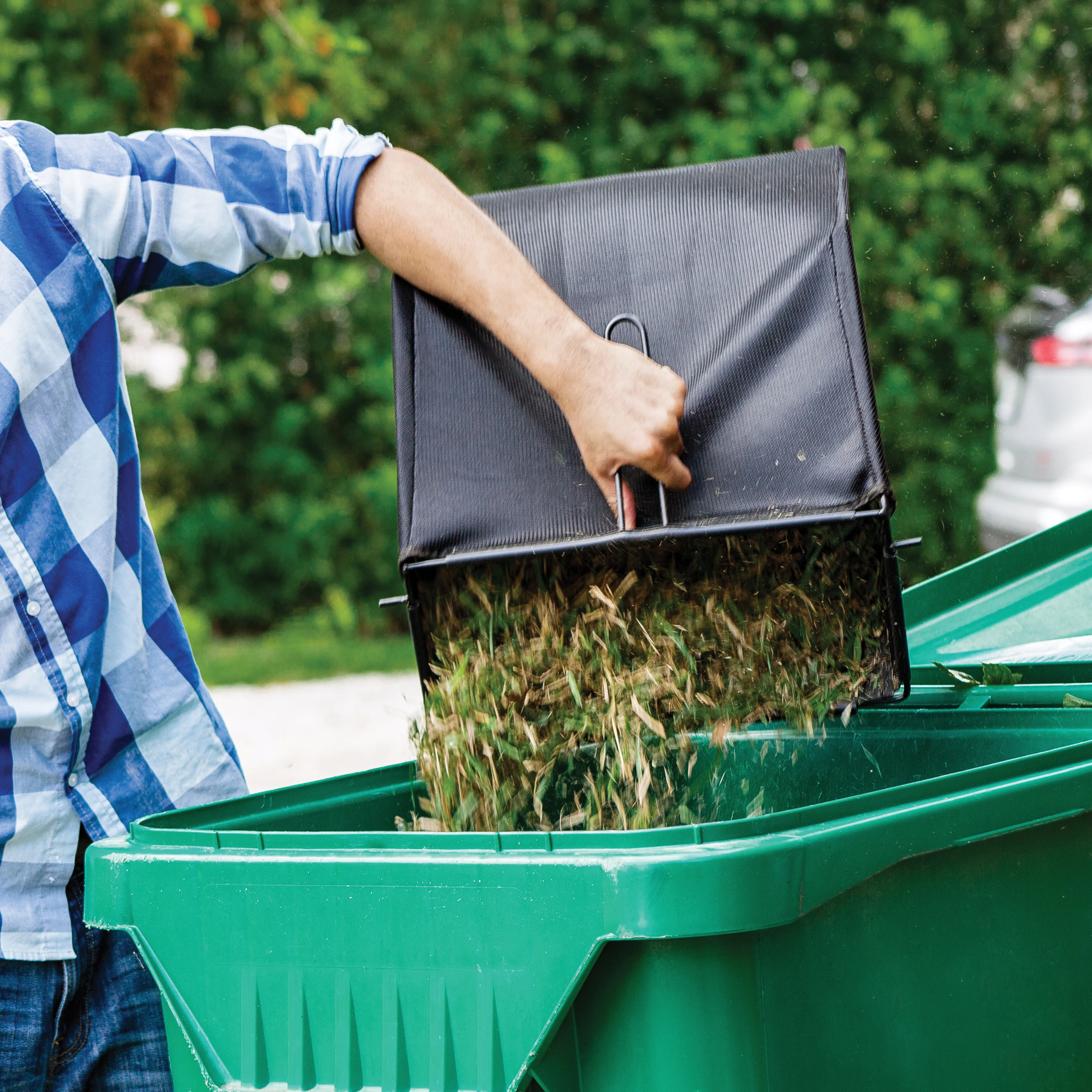 Sun Joe Electric Lawn Dethatcher + Scarifier W/ Collection Bag | 15-inch | 13-Amp - Image 13